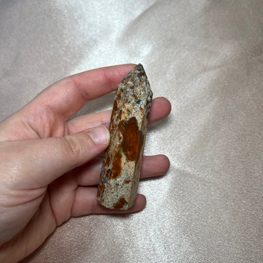 Torri in pietra del sole con apatite