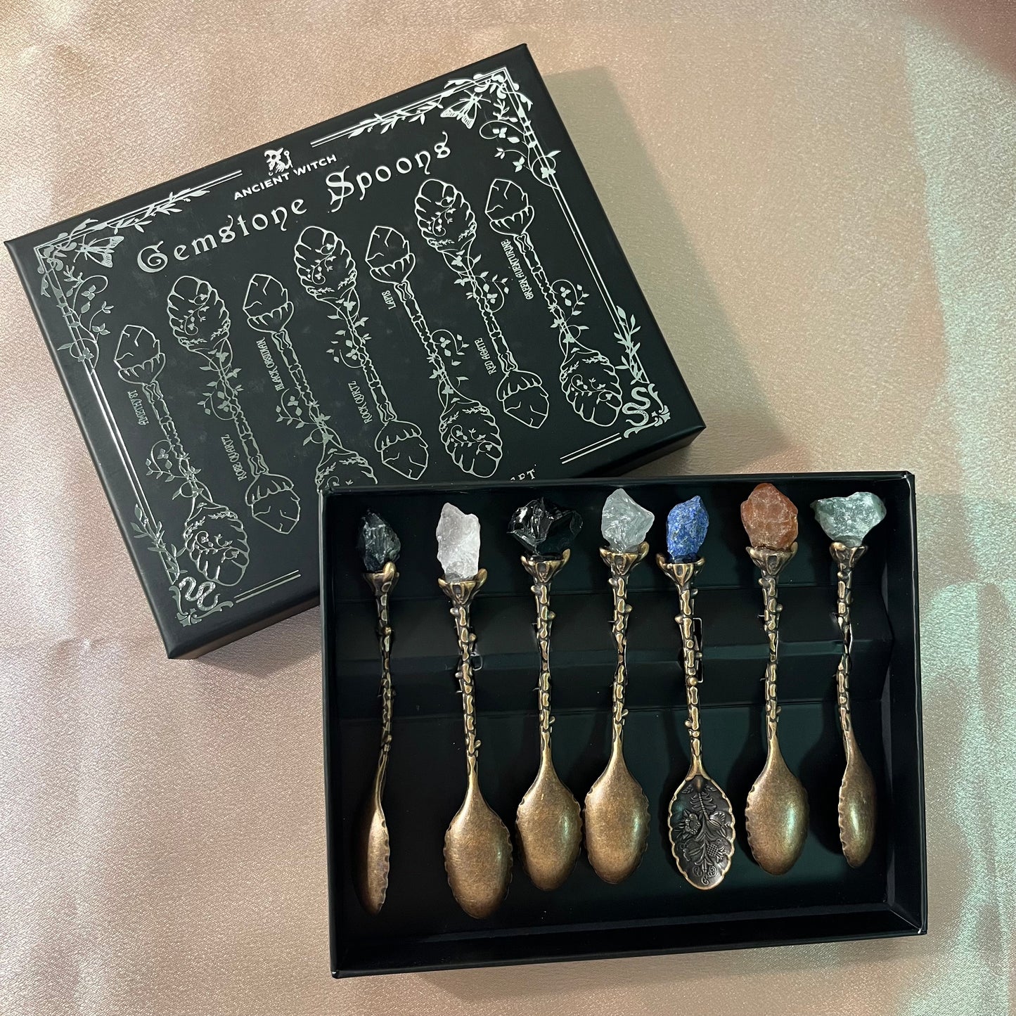 Set di cucchiaini con cristalli grezzi