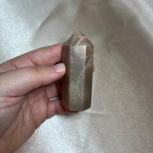 Torri in pietra di luna pesca