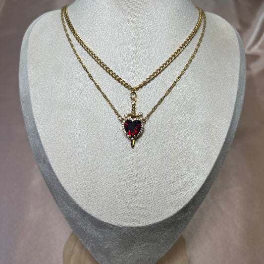 Collana con cuore e spada
