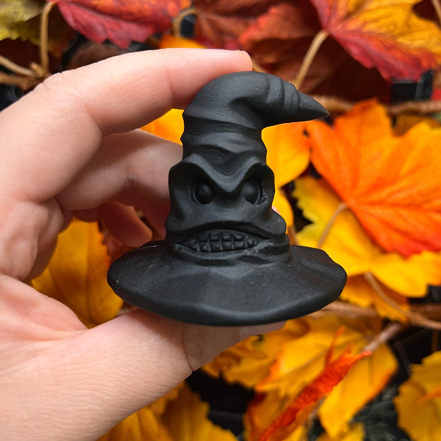 Cappello Parlante creepy in ossidiana