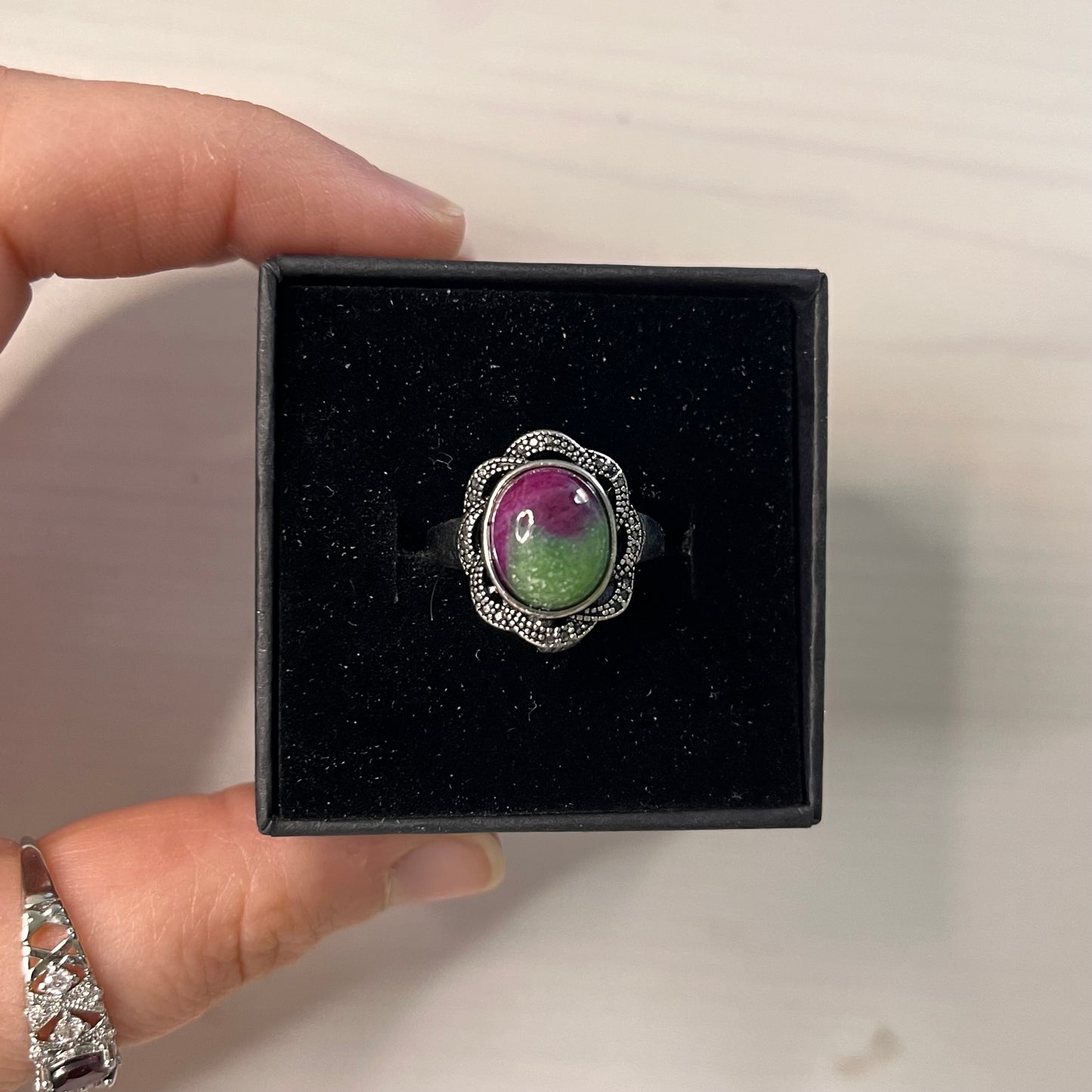 Anello con rubino in zoisite (rame placcato argento)