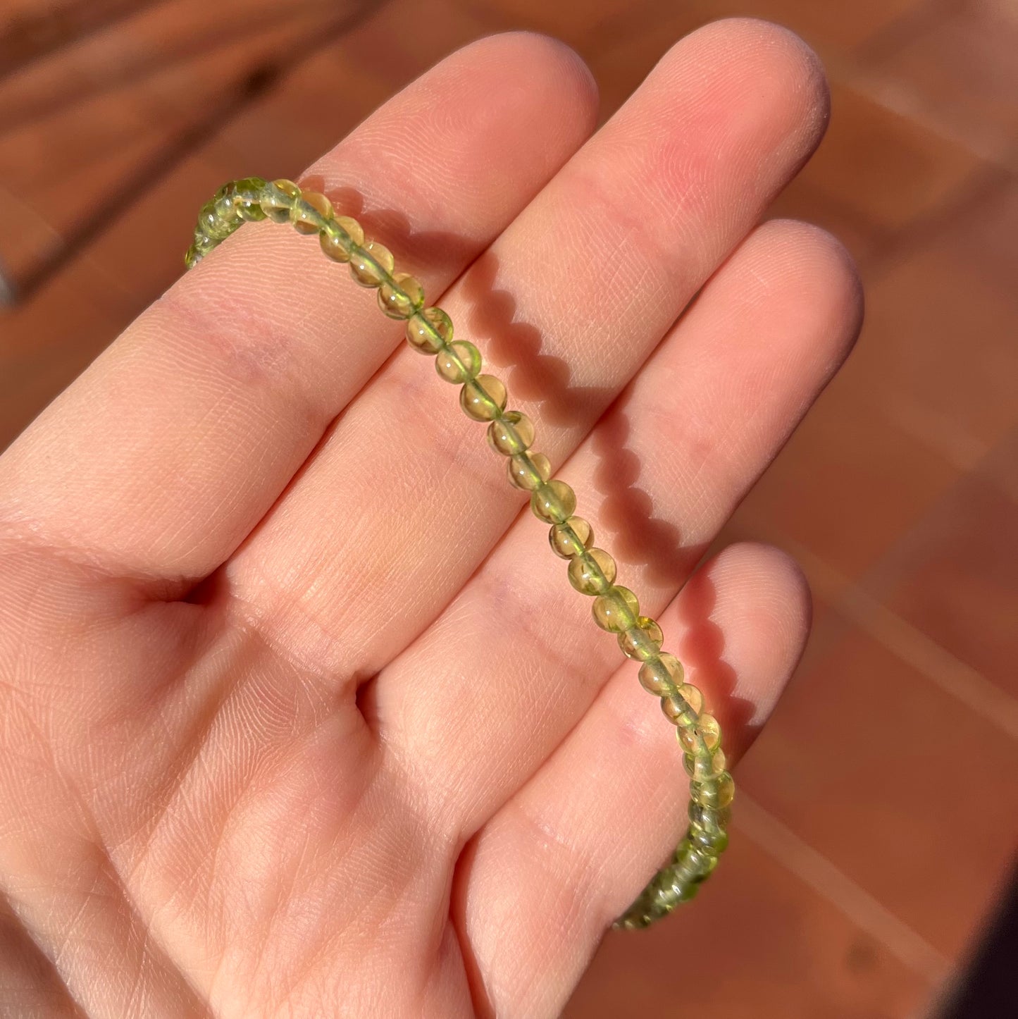 Bracciale in perle (3mm) con gancetto in peridoto o olivina