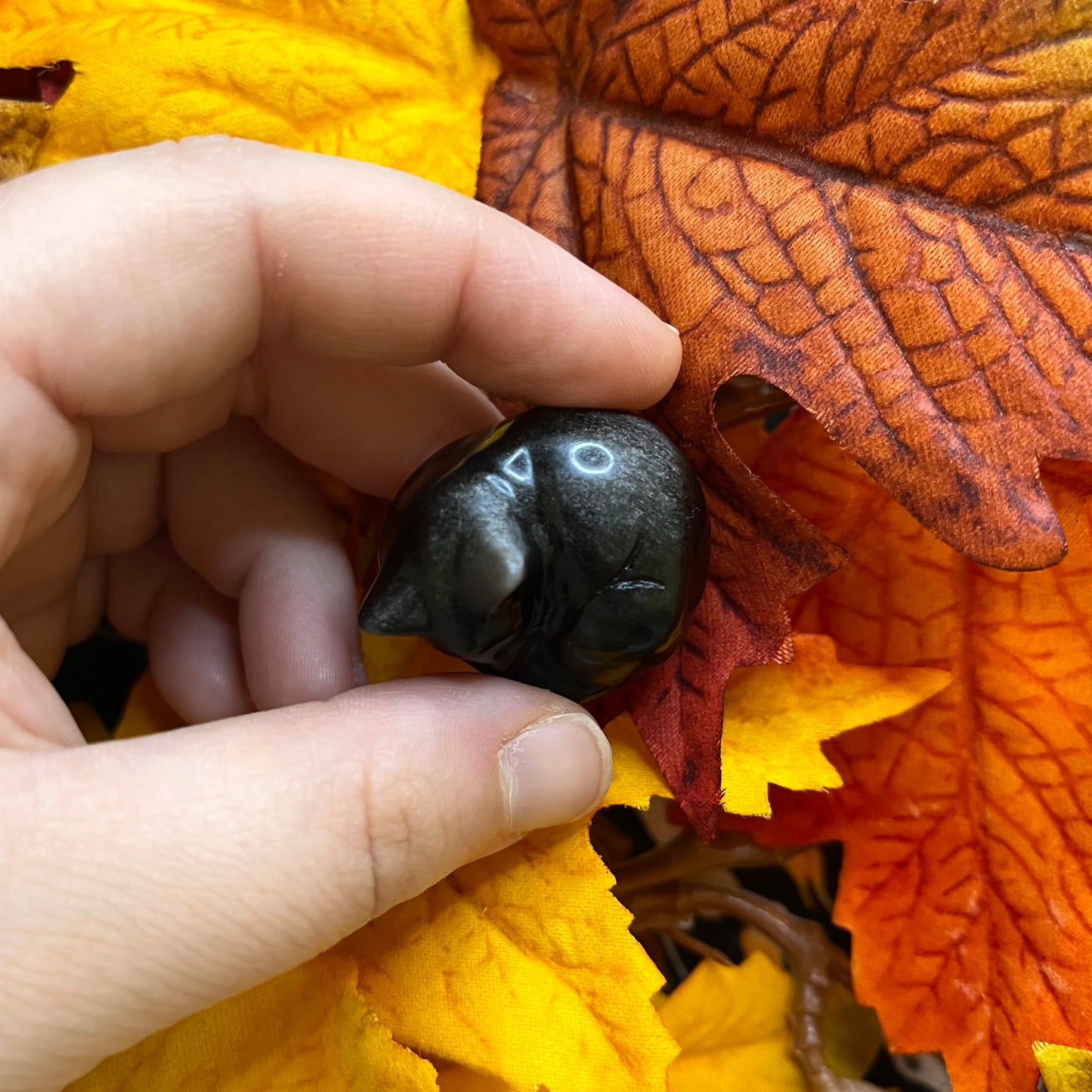 Gatto dormiente in ossidiana argentata