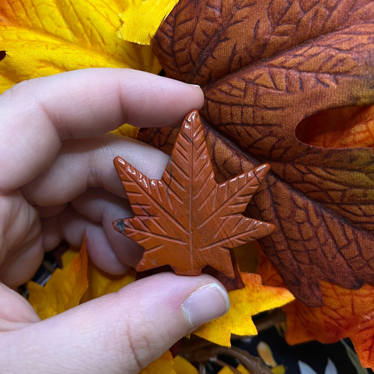 Foglia autunnale in diversi materiali