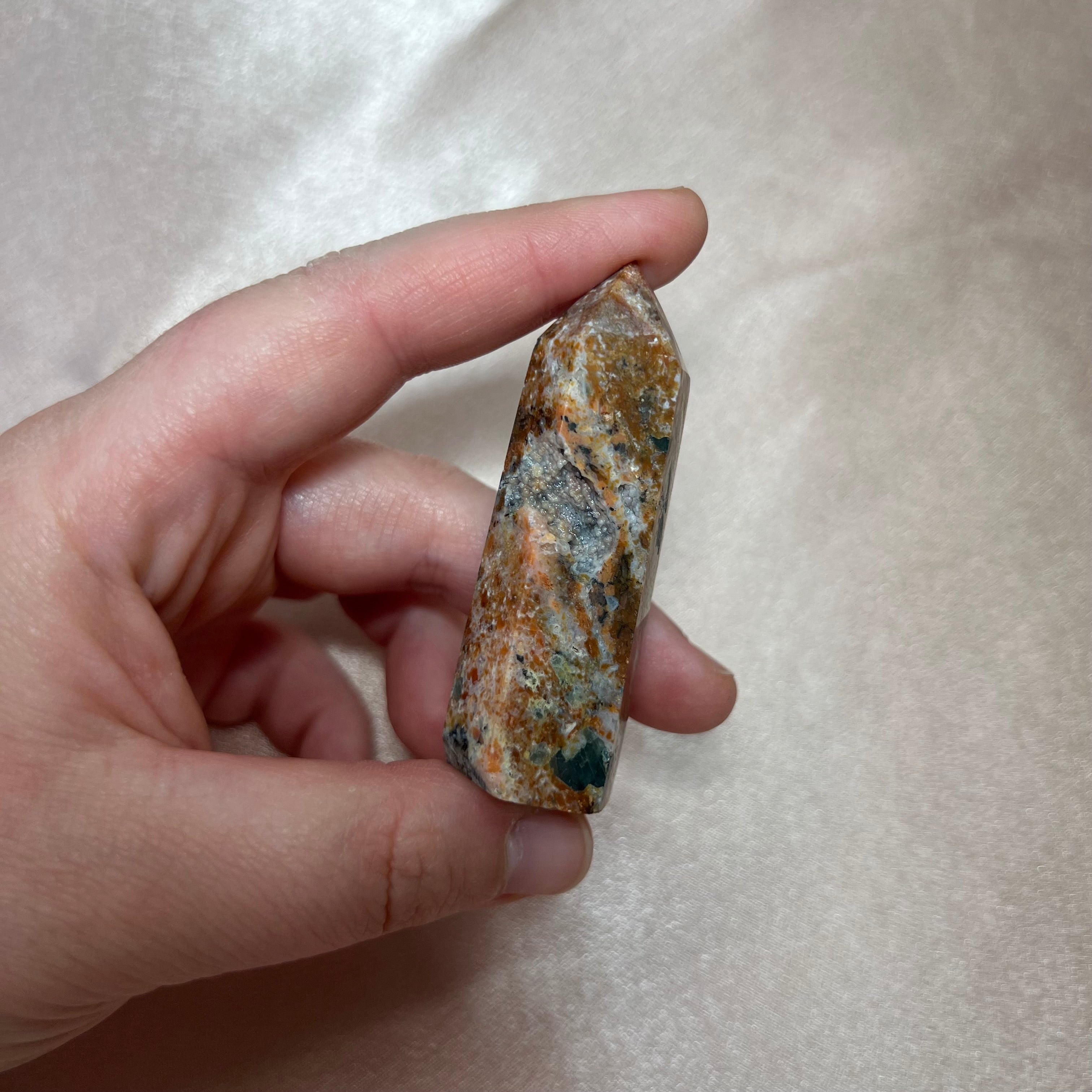 Torri in pietra del sole con apatite