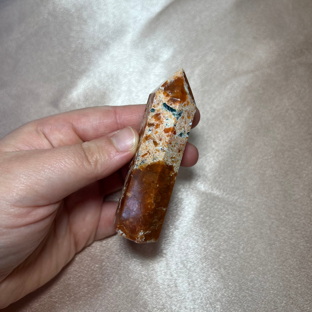 Torri in pietra del sole con apatite