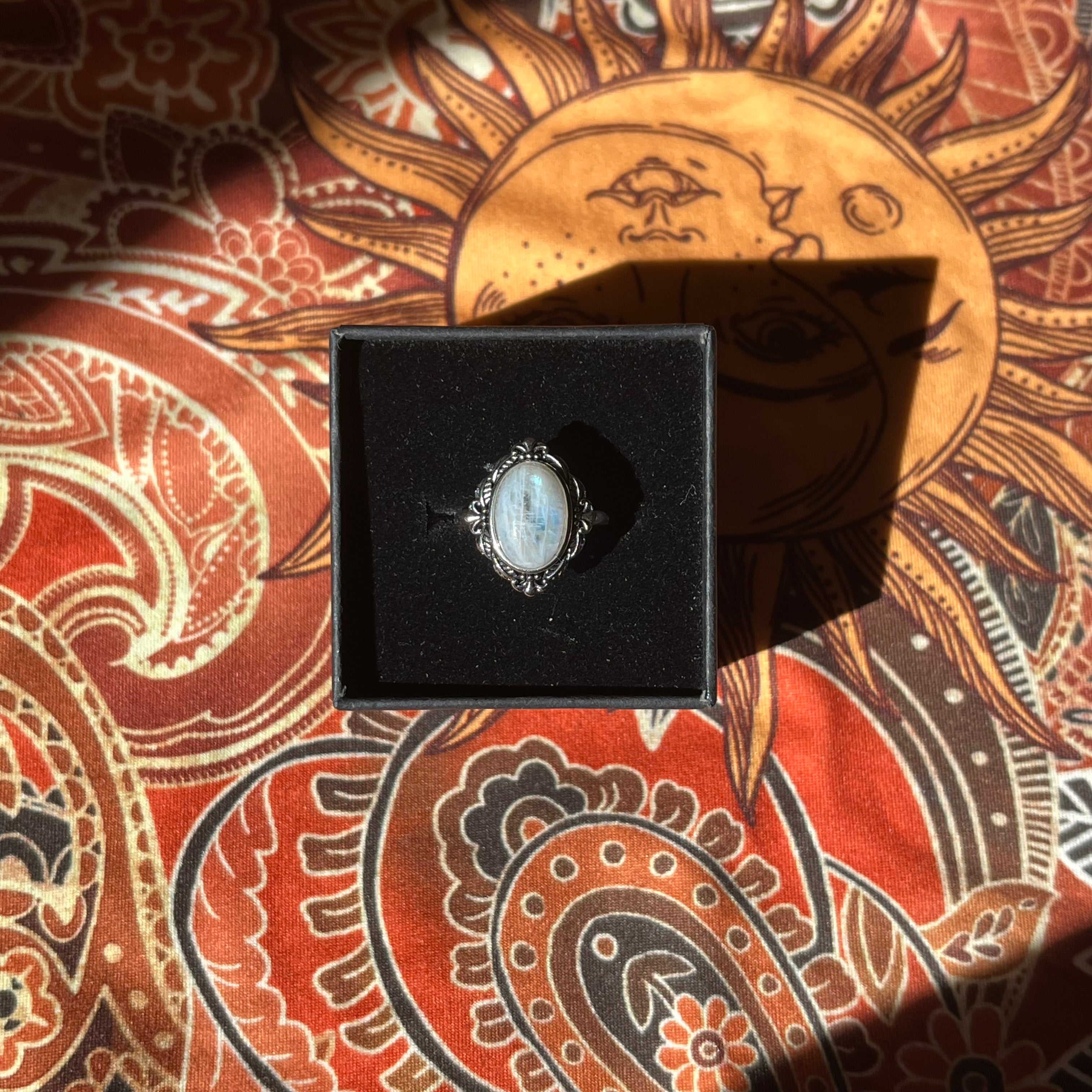 Anello in pietra di luna