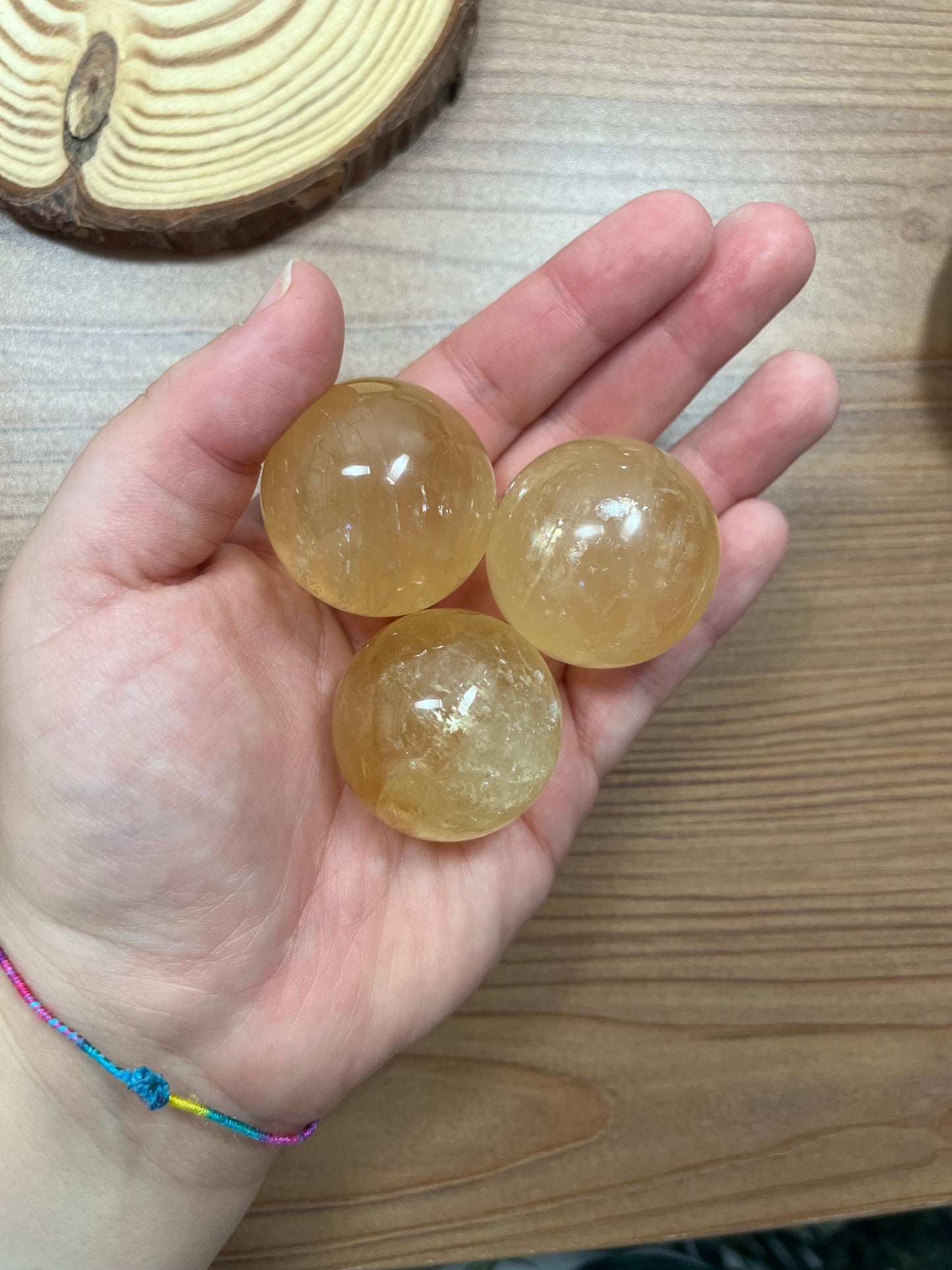 Sfere in calcite miele