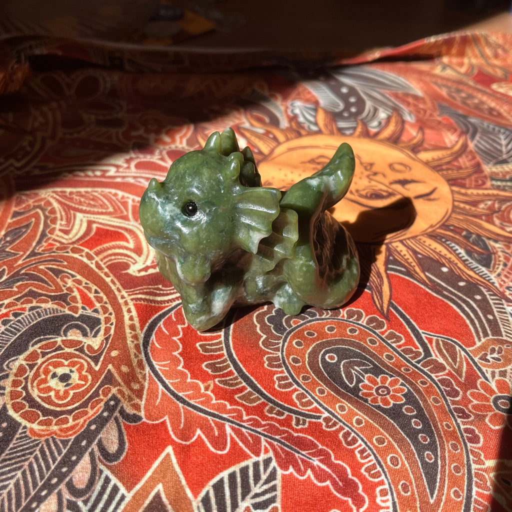 Draghetto sognatore in giada verde