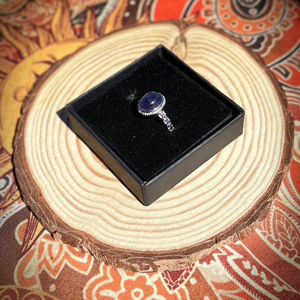 Anello in iolite