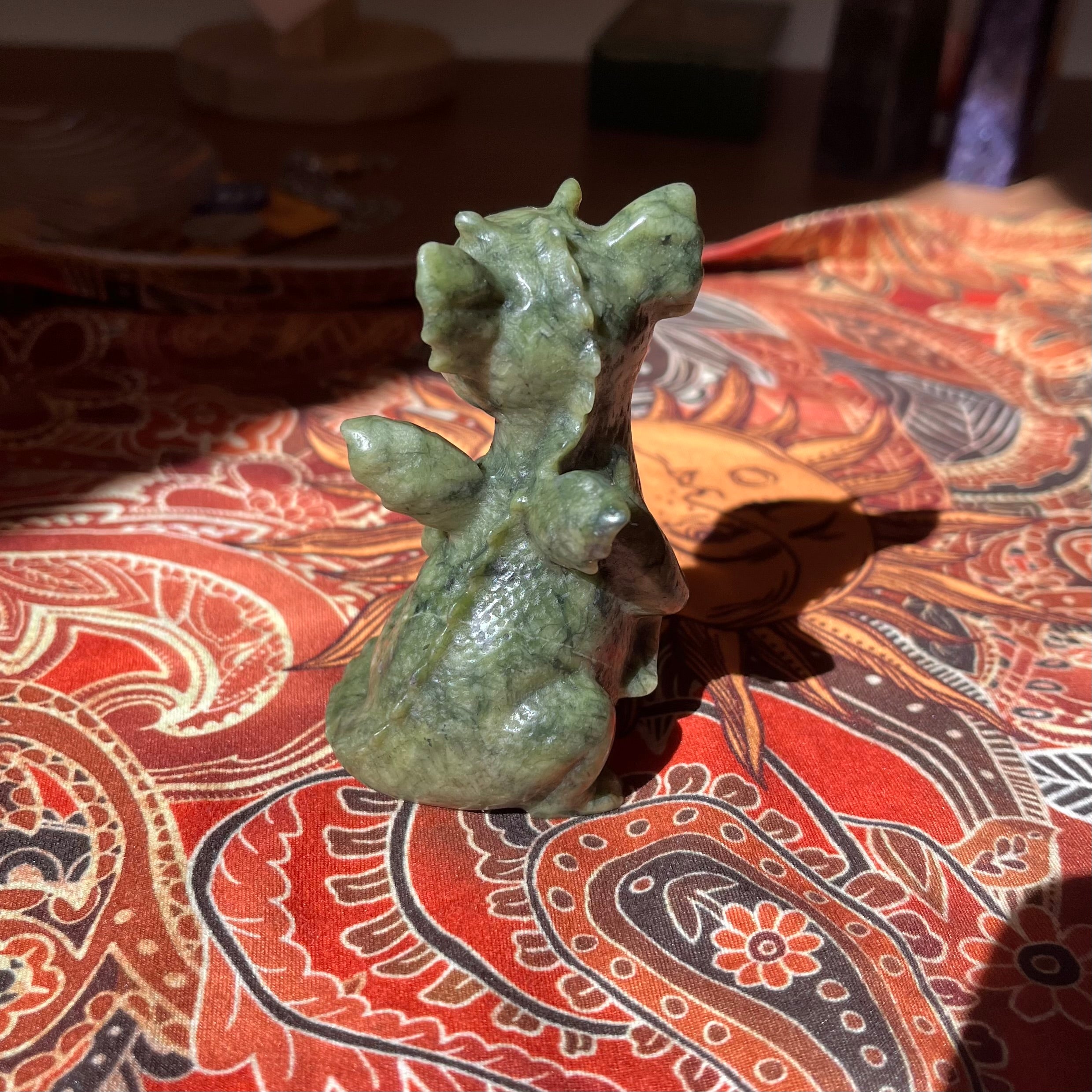 Draghetto timido in giada verde