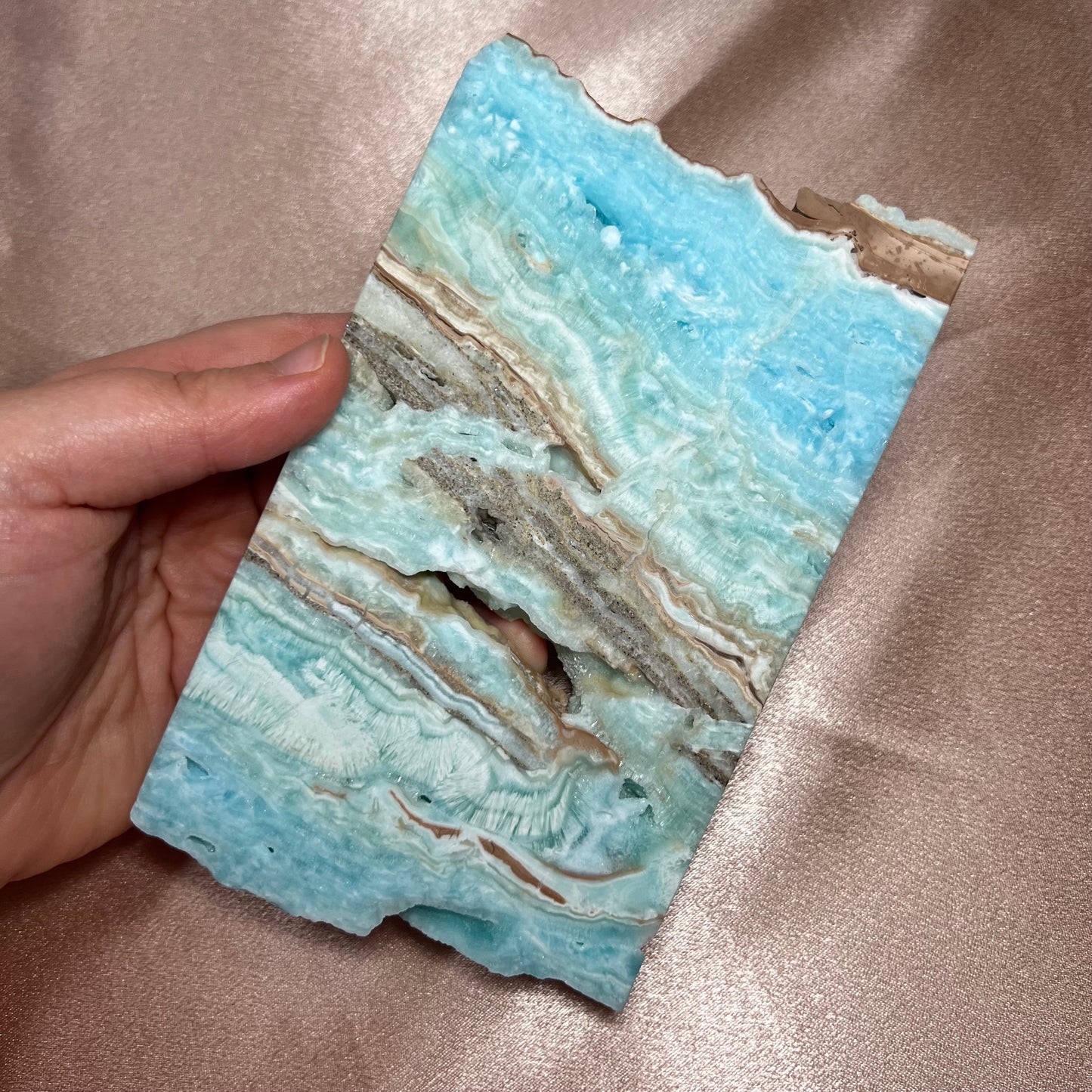 Slabs in emimorfite