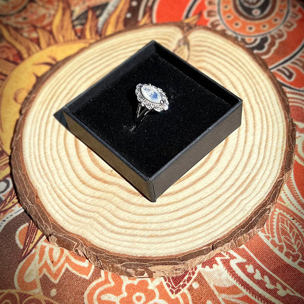 Anello in pietra di luna