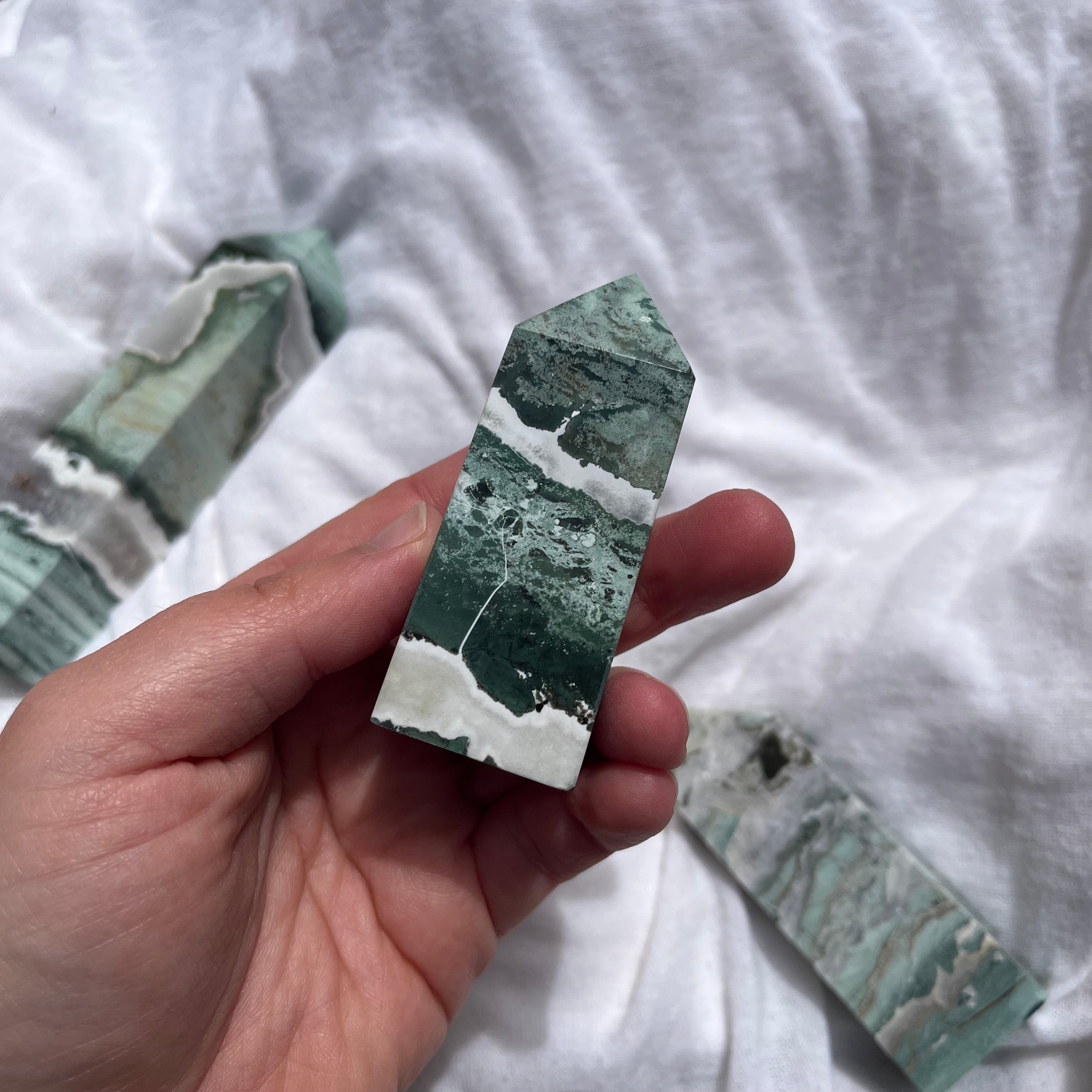 Obelischi in diaspro unicorno verde