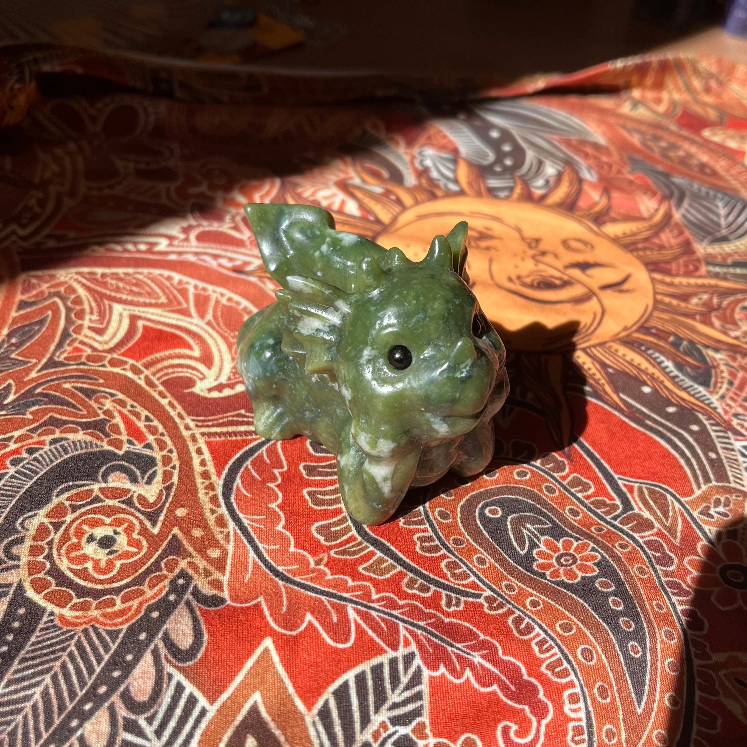 Draghetto sognatore in giada verde