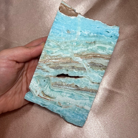 Slabs in emimorfite