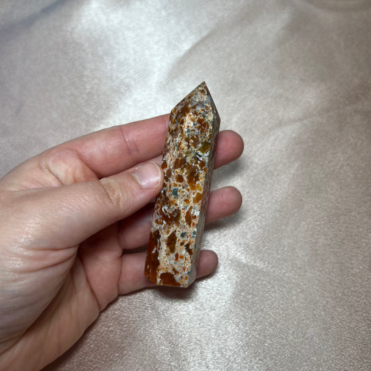 Torri in pietra del sole con apatite