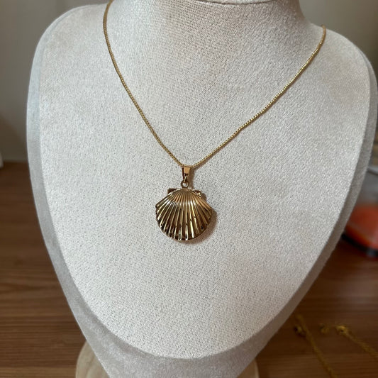 Locket a conchiglia