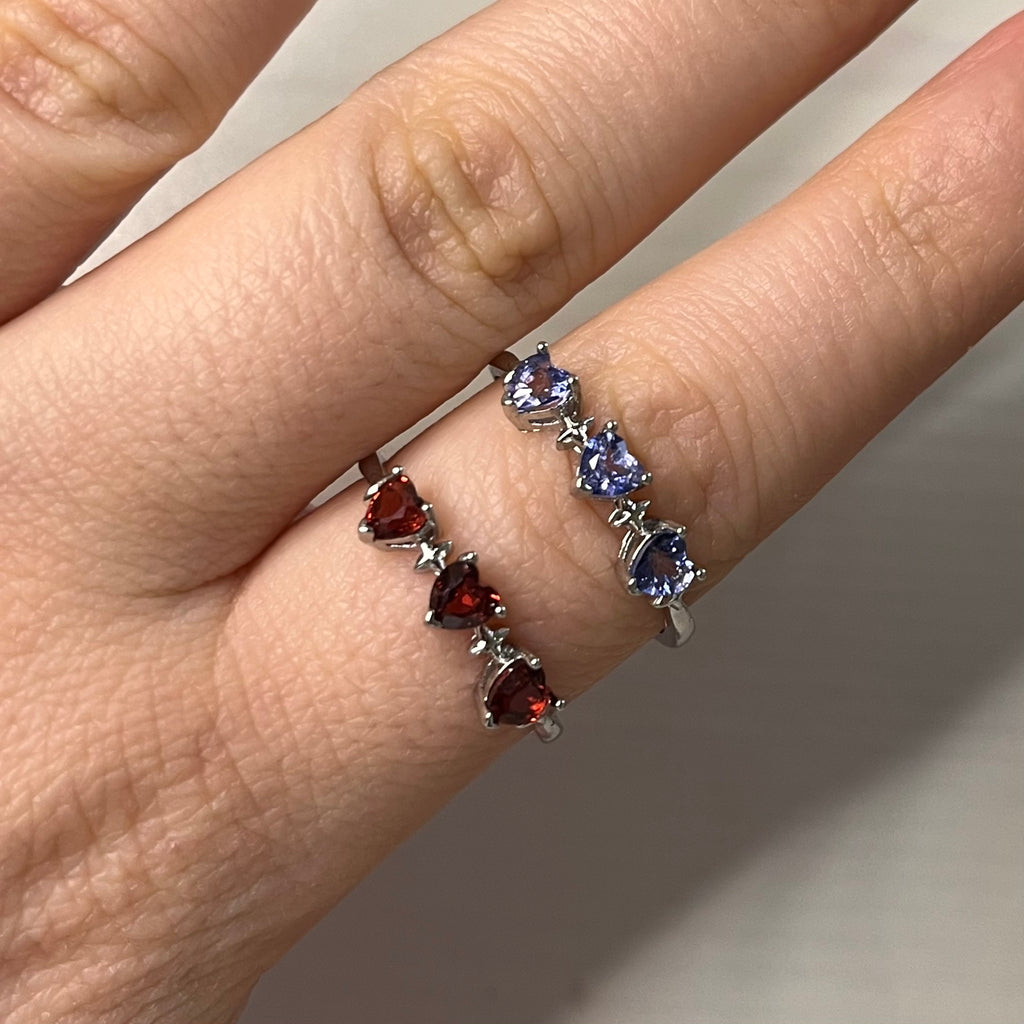Anello cuori in granato (rame placcato argento)