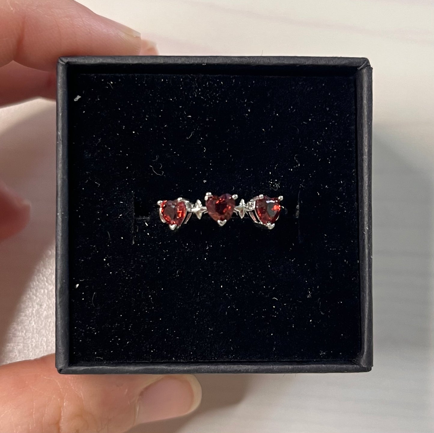 Anello cuori in granato (rame placcato argento)