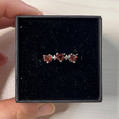 Anello cuori in granato (rame placcato argento)