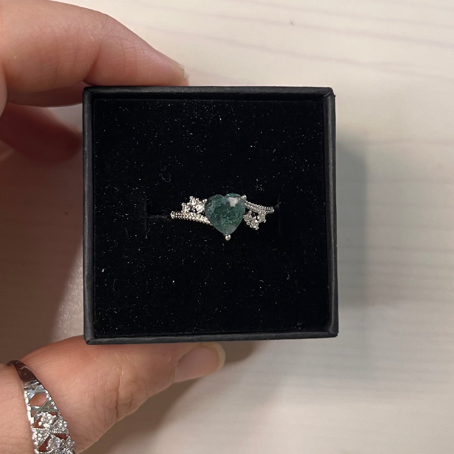 Anello cuore in agata muschiata (rame placcato argento)