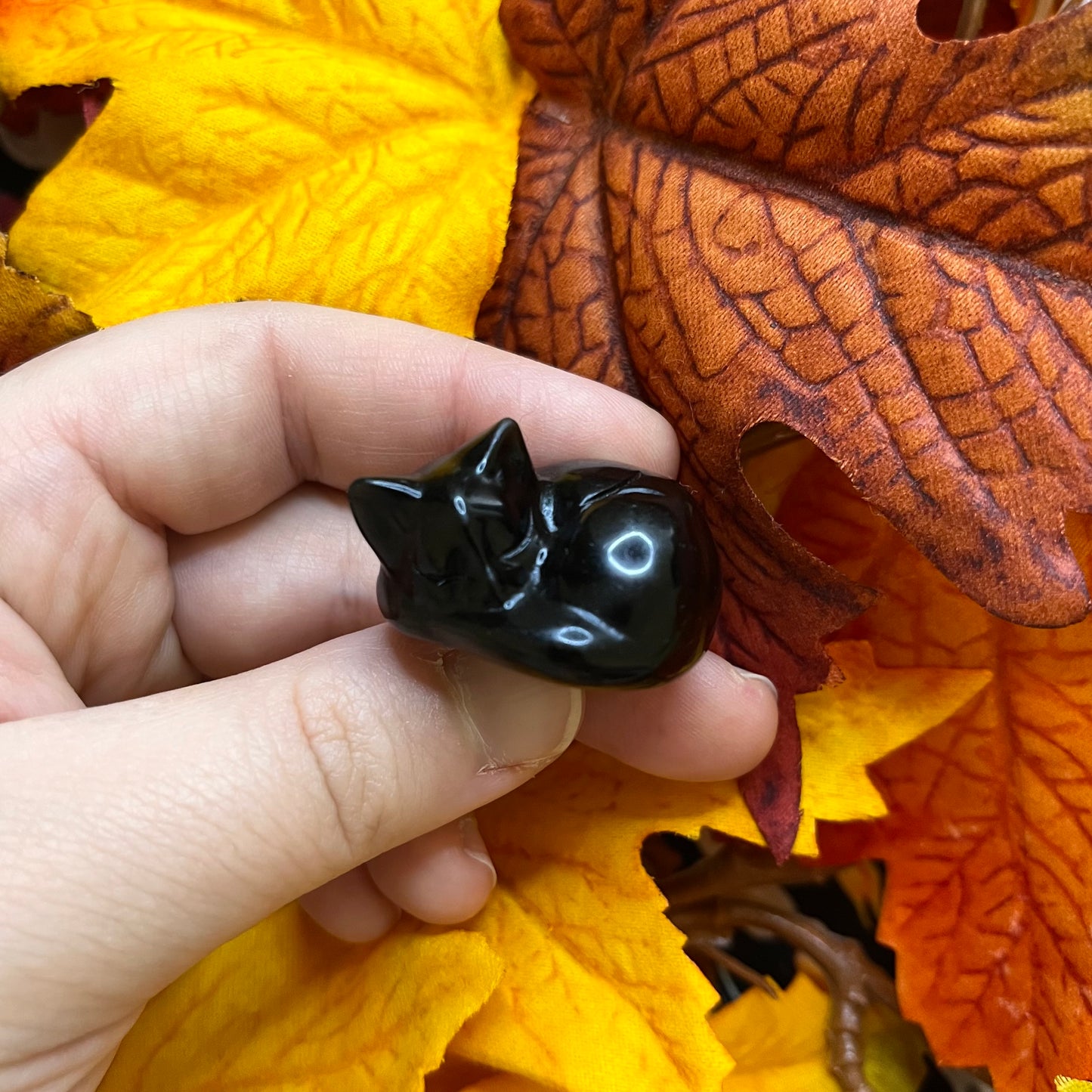 Gatto dormiente in ossidiana argentata