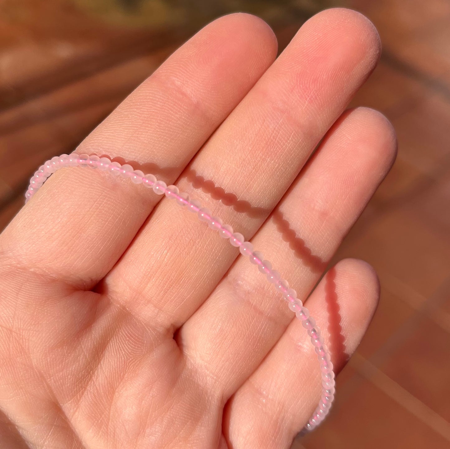 Bracciale in perle (2mm) con gancetto in quarzo rosa