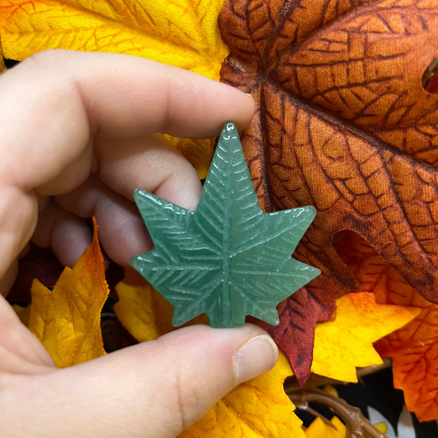 Foglia autunnale in diversi materiali